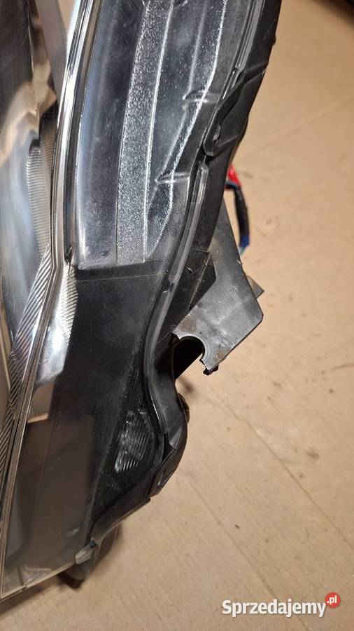 Lampa prawa przód Toyota Yaris III 3 Lift Oświetlenie małopolskie Brzesko