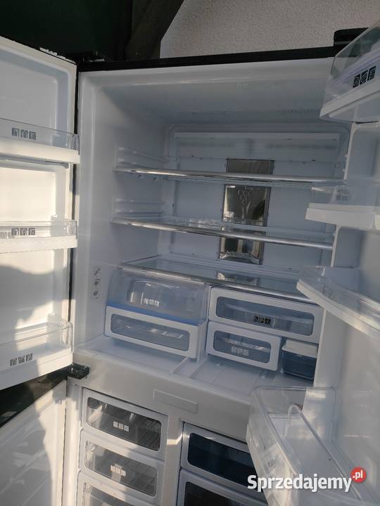 Lodówka Sharp Mokre