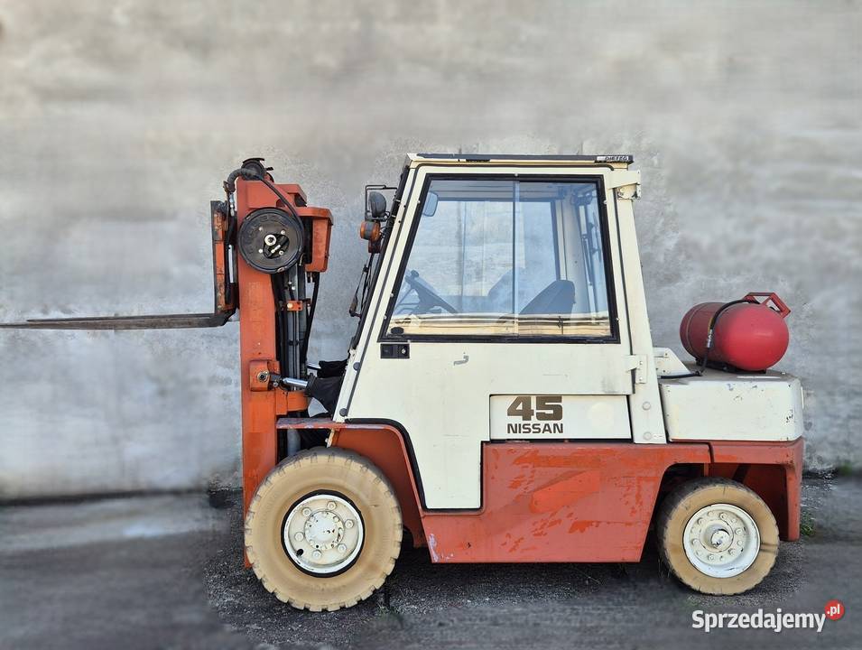 Nissan 4500 TRIPLEX kabina 4 sekcje wys 225