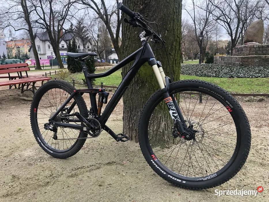 Cube stereo carbon kask ochraniacze zestaw do