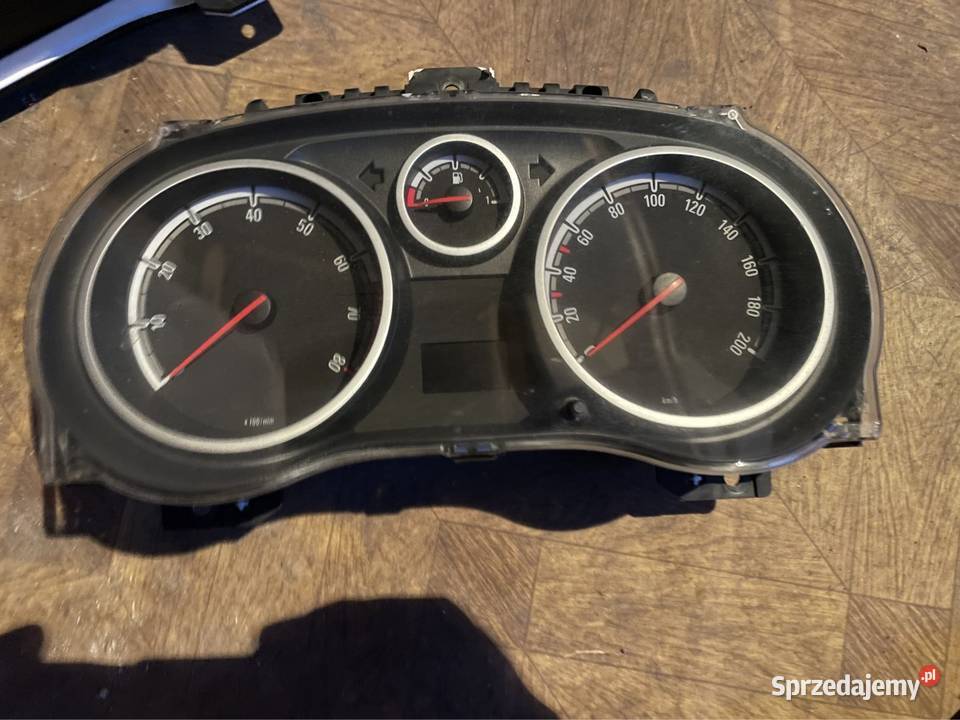 OPEL CORSA D 12 14 BENZYNA LICZNIK ZEGAR sprzedam
