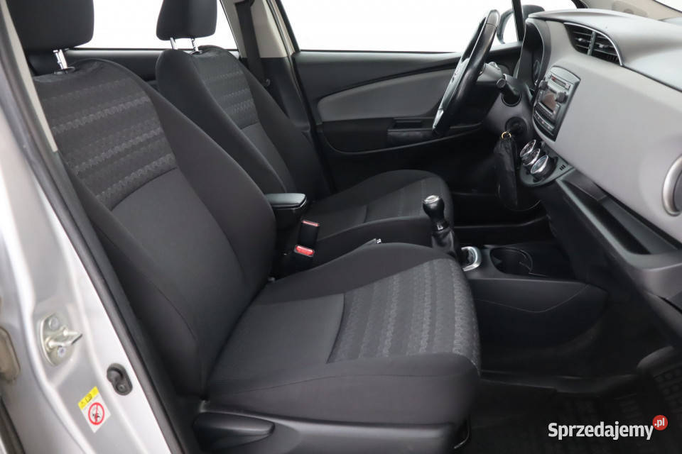Toyota Yaris 10 VVTi srebrny Zabrze sprzedam