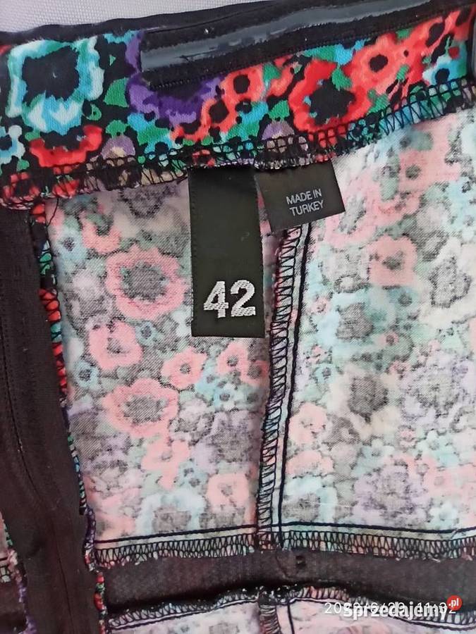 Letnia bawełniana sukienka w kolorowe kwiaty HM Radzyń Podlaski