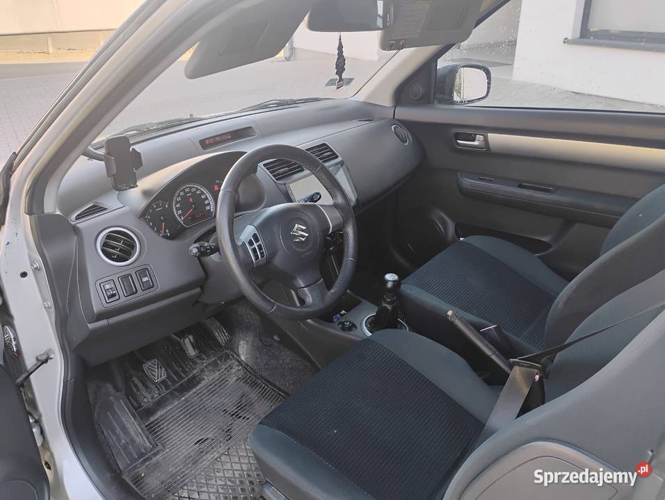 SUZUKI SWIFT 2009 13I Rokietnica