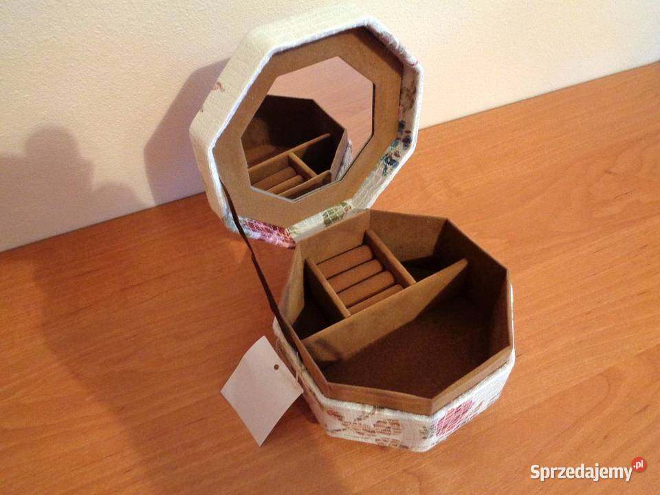 Kuferek na biżuterie Toruń