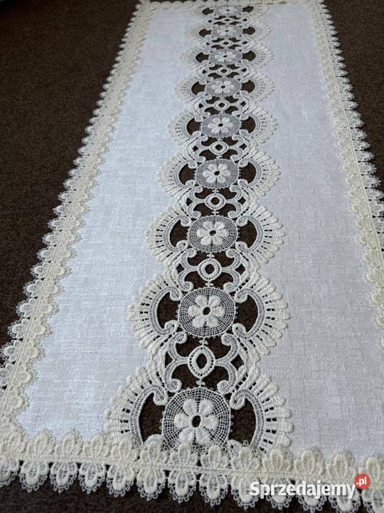 bieżnik z koronkami rękodzieło do kolekcji śląskie Zabrze