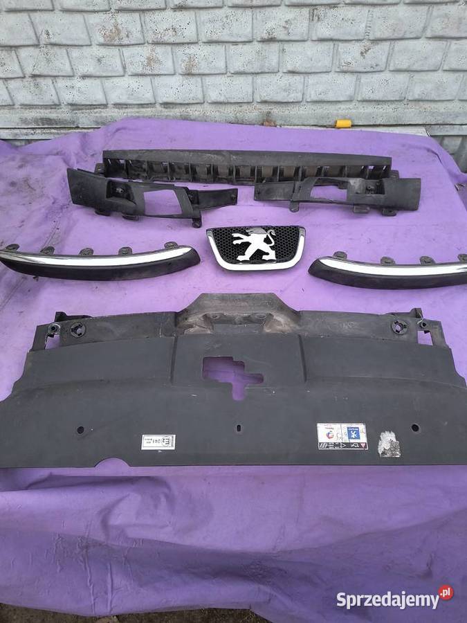 Sprzedam znaczek peugeot 407 i listwy Łękińsko sprzedam