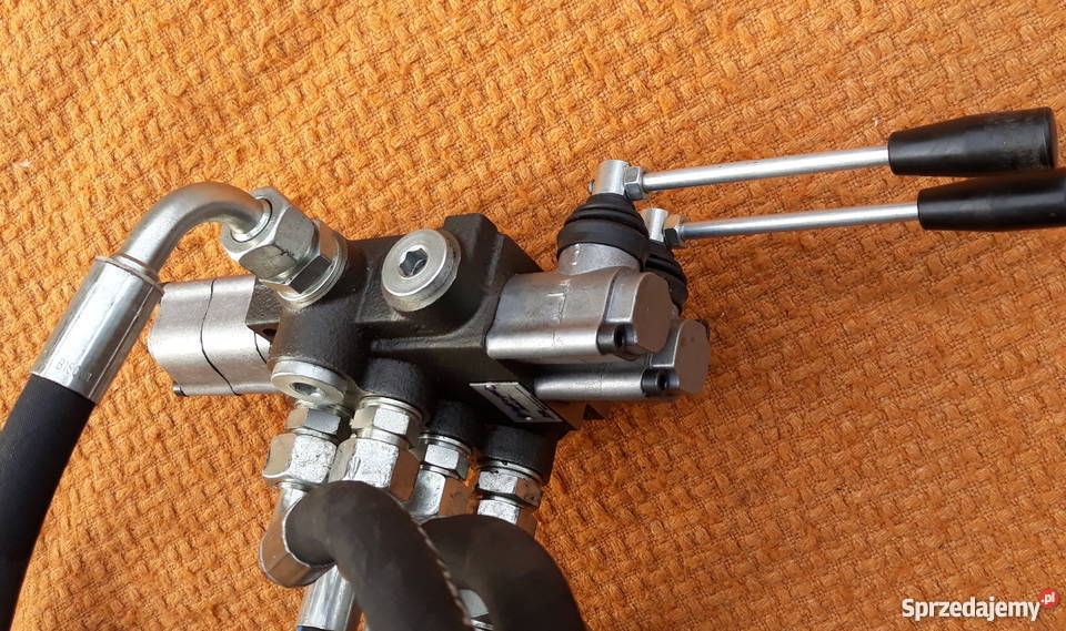 Rozdzielacz 2 sekcyjny URSUS MF Piotrków Trybunalski