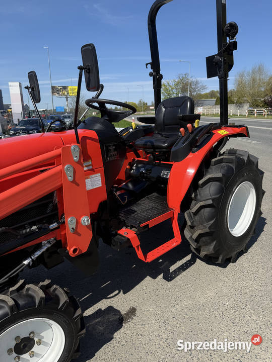Traktor Taro B40 HST z ładowaczem czołowym 40 Wisznia Mała