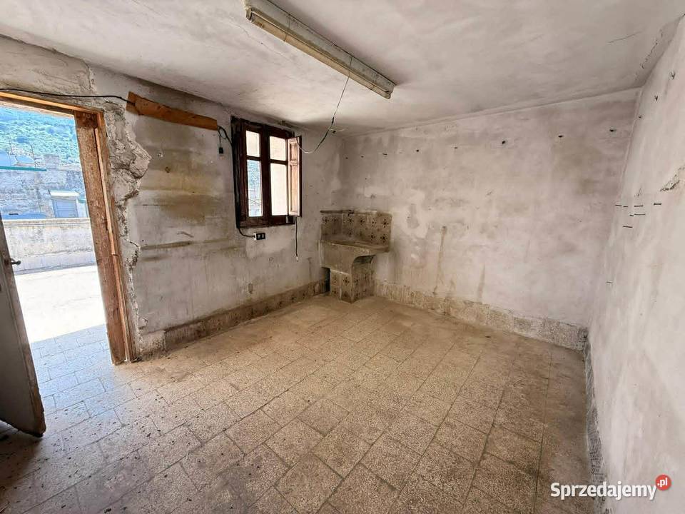 Na sprzedaż kamienica Sycylia Carini Palermo 680zł/m2 Sprzedaż Słupca