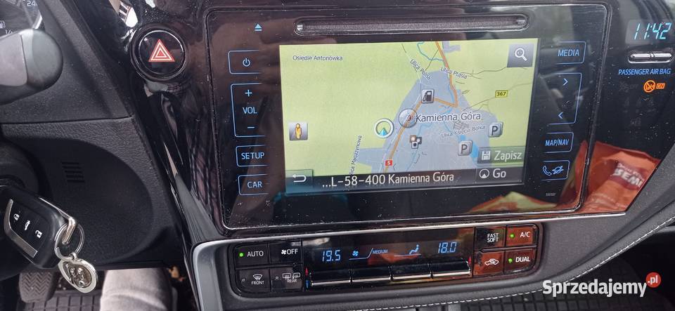 Toyota Corolla E16 2017 NawigacjaSalon Polska manualna Kamienna Góra sprzedam