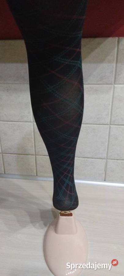 Rajstopy we wzory na czarnym tle Company Fashion