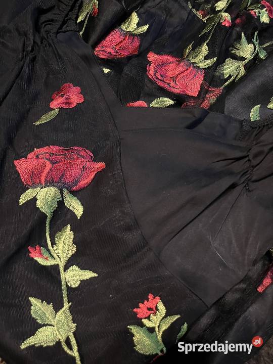 Wieczorowa sukienka w Róże Gdynia