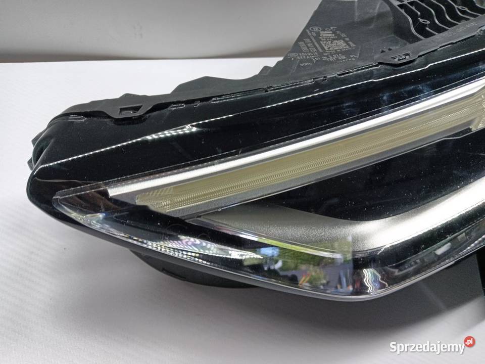 LAMPA PRZÓD PRZEDNIA LEWA AUDI A3 8Y0941035