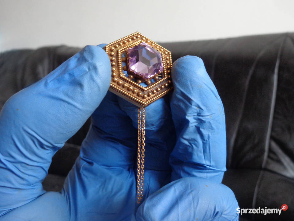 Broszka złota z ametystem Brzeg