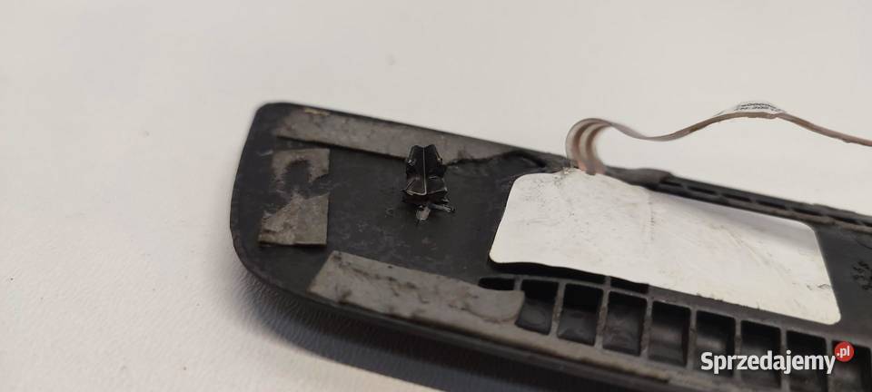 AUDI A4 B9 LISTWA NAKŁADKA PROGOWA PRAWA