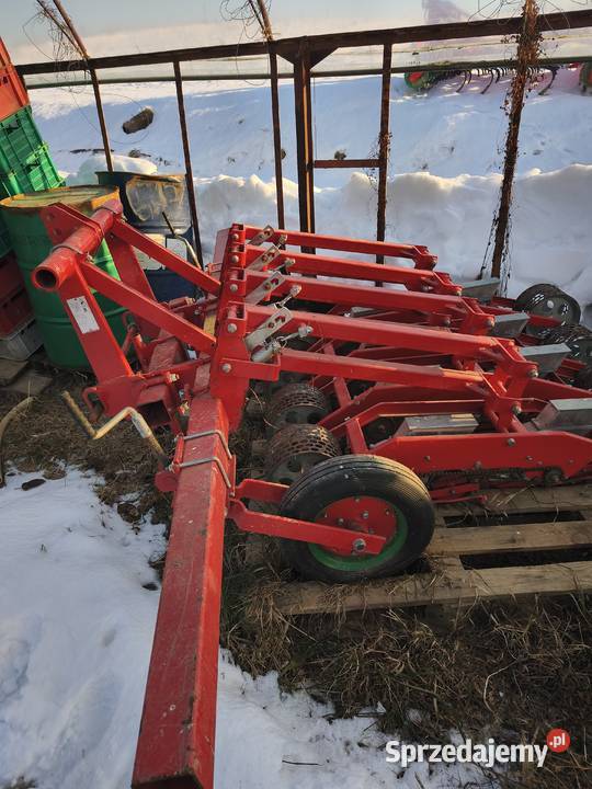 Siewnik łyżeczkowy 8 rzędowy Ujkowice