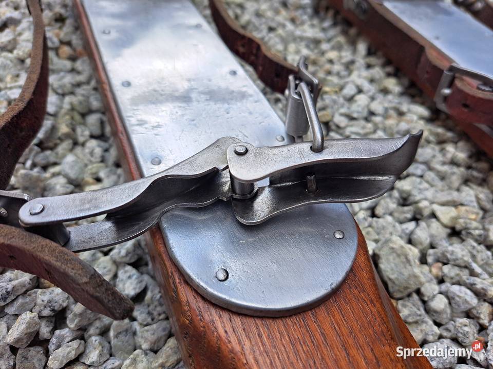 Stare drewniane narty Allgaubindung