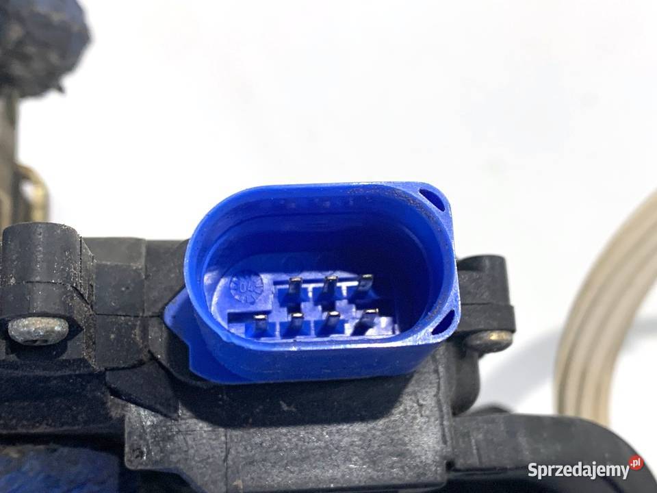 ZAMEK DRZWI PRAWY TYŁ VW TOUAREG SUV 7L0839016