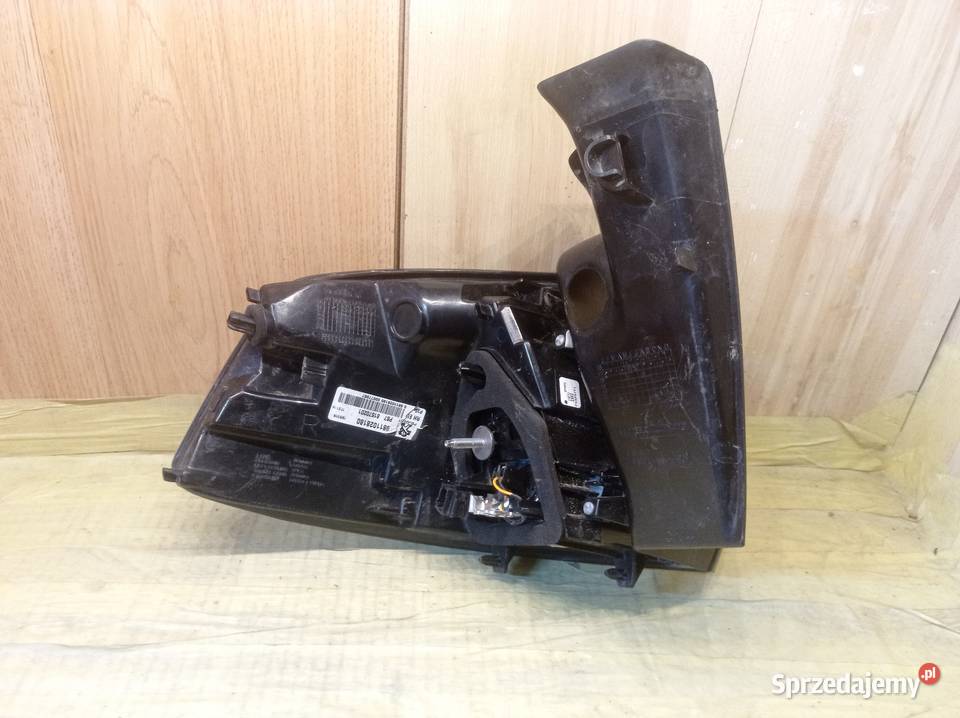 PEUGEOT 5008 LAMPA PRAWY TYŁ PRAWA TYLNA LED