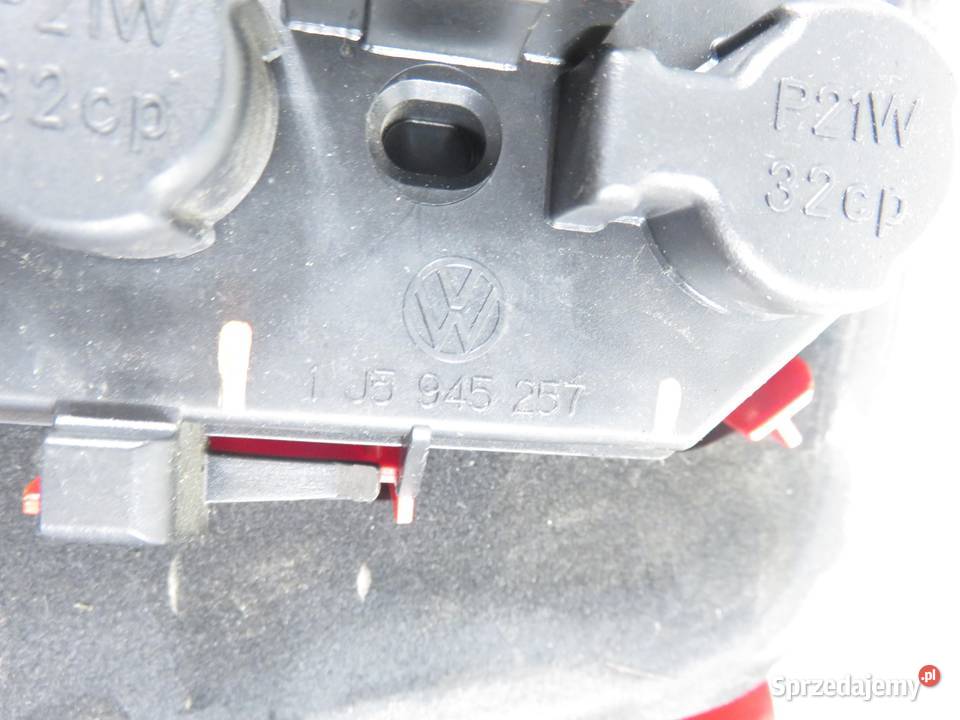 LAMPA LEWA TYLNA VW BORA 1J5945257 osobowe Lampy tylne