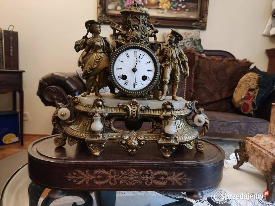 stary zegar figuralny