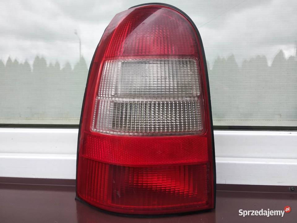Opel Vectra B Kombi Caravan przedlift lampa tył Sieradz