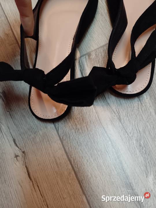 42 Czarne baleriny wieczorowe z odkrytą piętą tkanina małopolskie Kraków