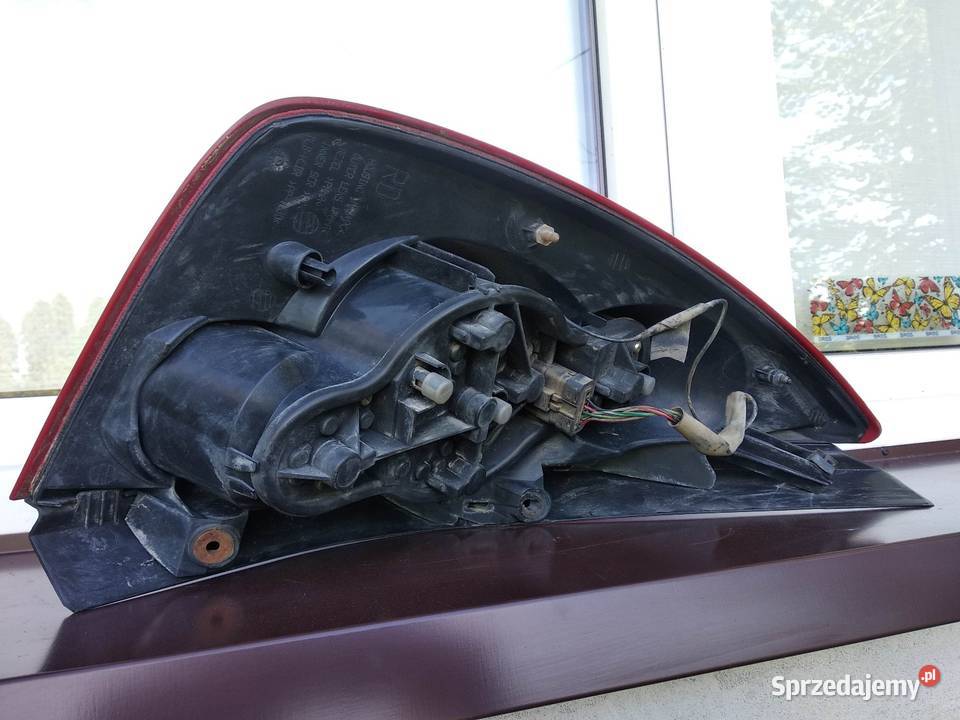 Nissan Primera P12 hatchback HB lampa tył tylna Sieradz
