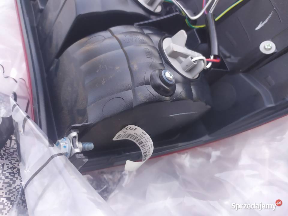 Toyota Hilux VIII Lampa lewa prawa tyl tylna ory Ksawerów