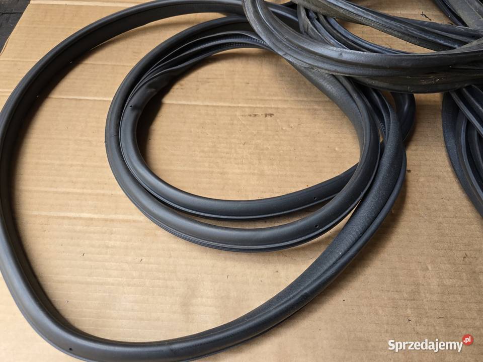 Subaru Outback IV BR BRD uszczelki wnęki drzwi osobowe