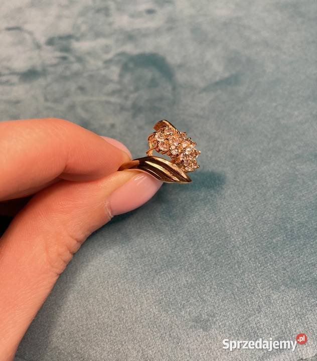 Nowy pozłacany bogaty pierścionek kryształki podkarpackie Nisko sprzedam