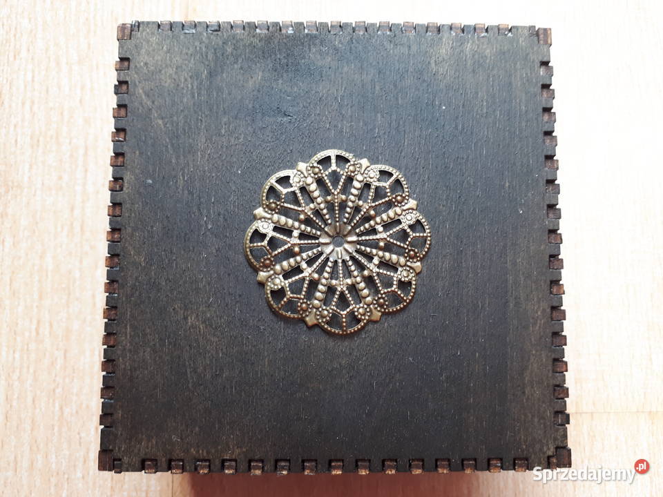 Drewniana kasetka szkatułka wym 10 x 10 x 5 brązowy Rybnik