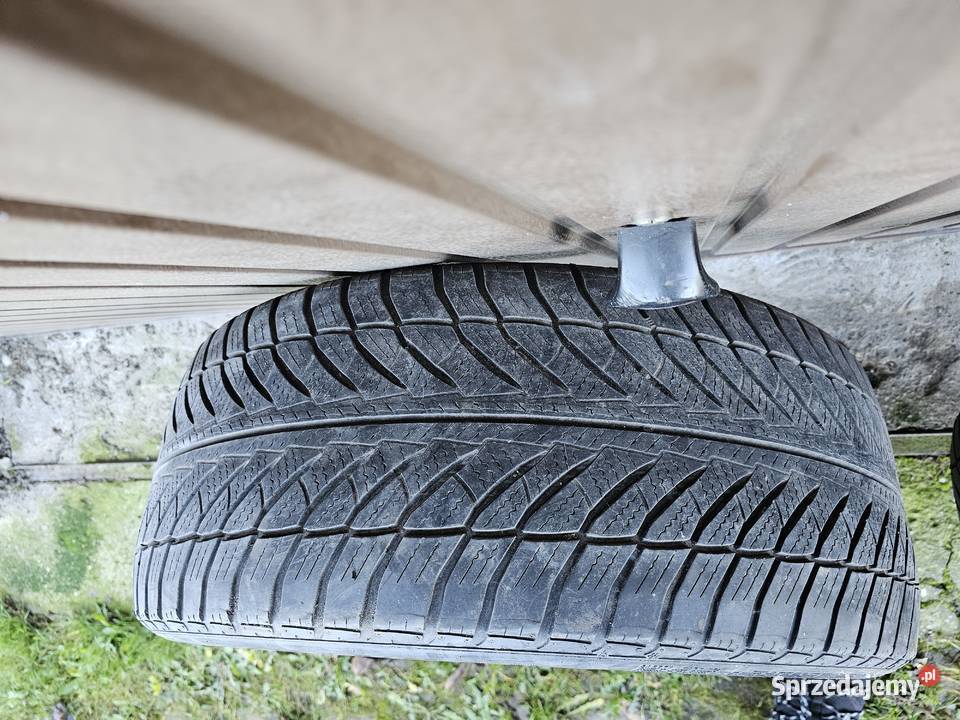 Opony zimowe Good Year UltraGrip 8 24545R19 102 sprzedam