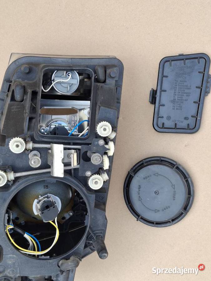 VOLVO FH13 FM REFLEKTOR PRAWY H7 LAMPA PRAWA Bieleń sprzedam