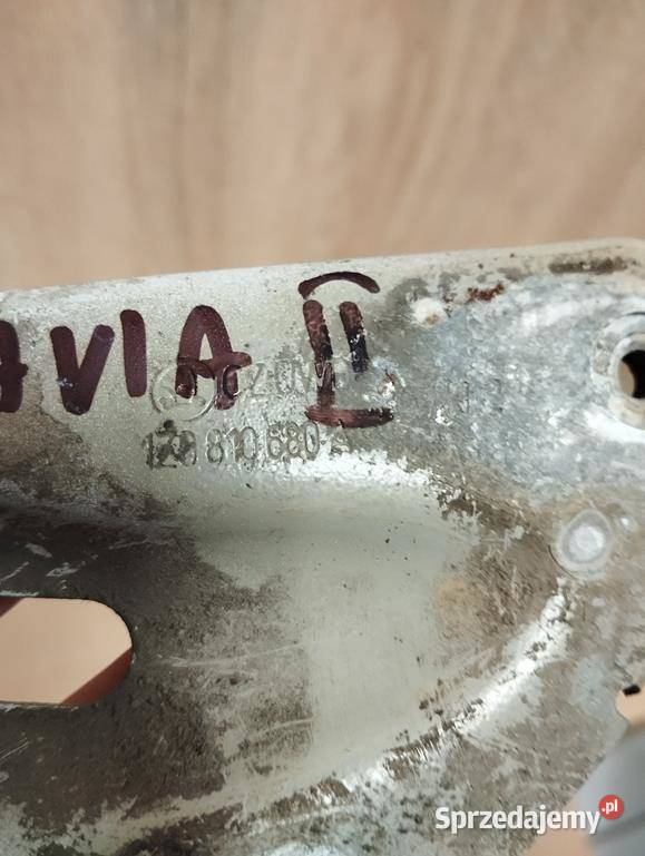 Skoda Octavia II wspornik błotnika lewy prawy Kozubszczyzna