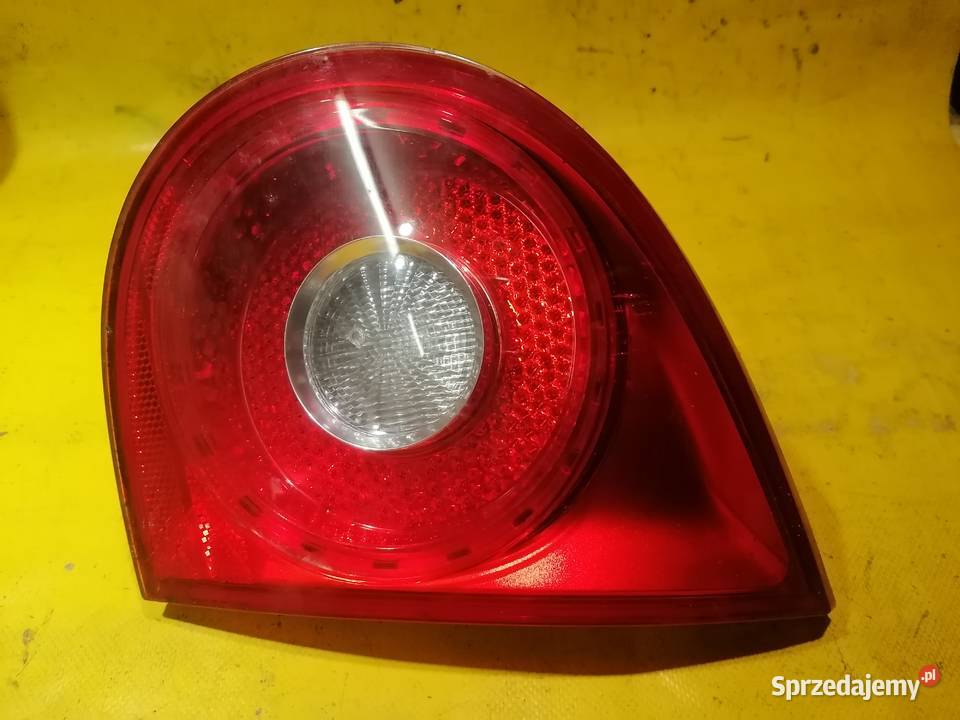 lampa tył lewa z klapy 28508004 VW Golf 5 lewe Piotrków Trybunalski