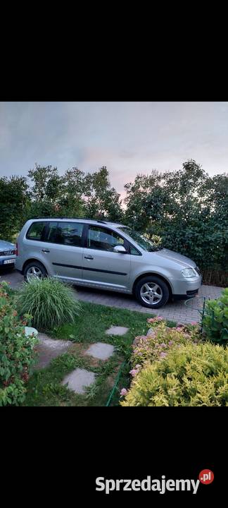 Volkswagen touran nieuszkodzony Wichowo