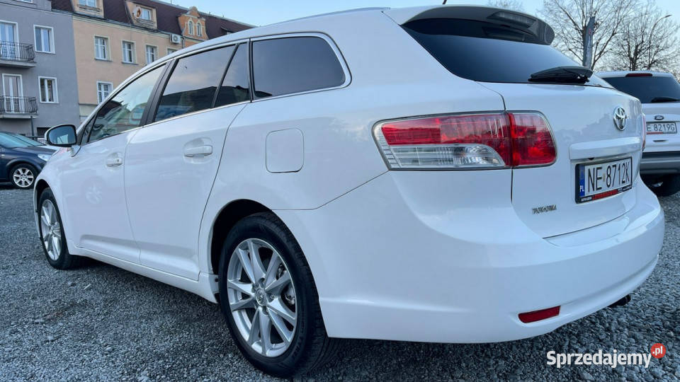 Toyota Avensis Tempomat Kamera Cofania Navi III Rok produkcji 2010 Elbląg