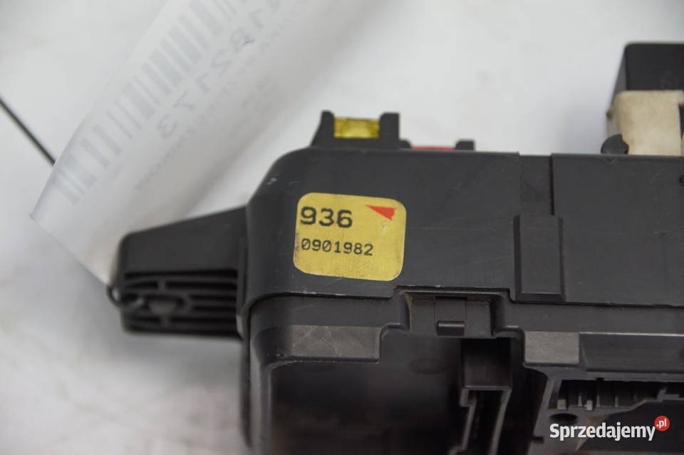 SKRZYNKA BEZPIECZNIKÓW VOLVO V40 Lipno