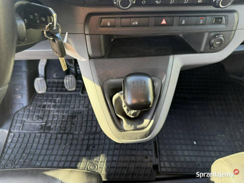 Opel Vivaro 15 DieselSerwisowanyGwarancjaBogate wielofunkcyjna kierownica Piekoszów