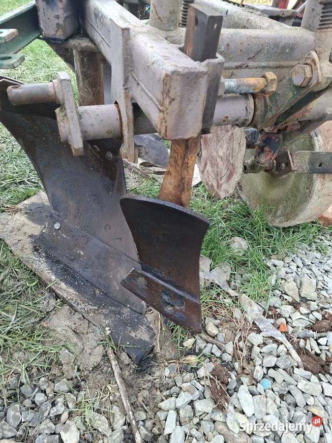 Sprzedam pług grudziądz 2 skibowy stary typ duży podkarpackie Trzcinica
