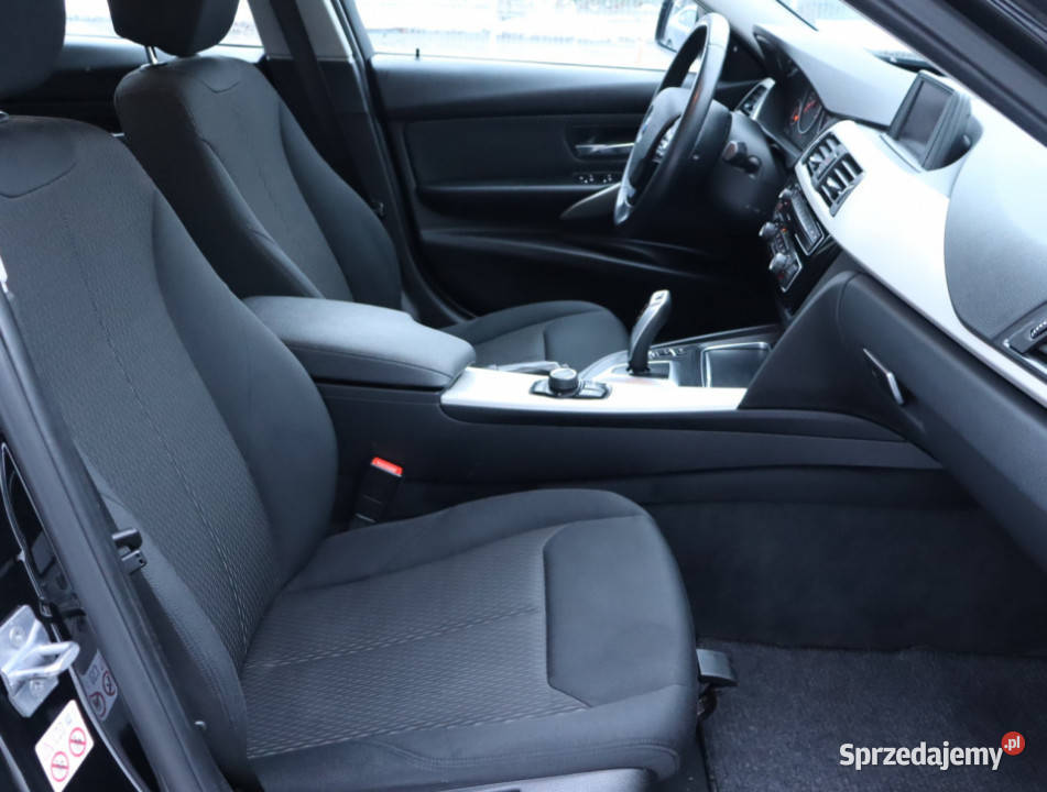 BMW 3 318 i Rok produkcji 2018 Piaseczno