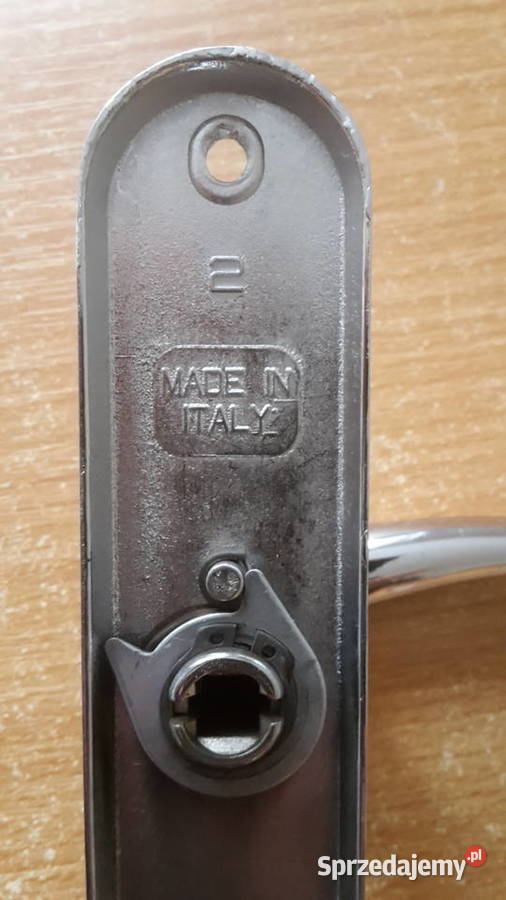 Klamki chromowane z długim szyldem do drzwi Katowice