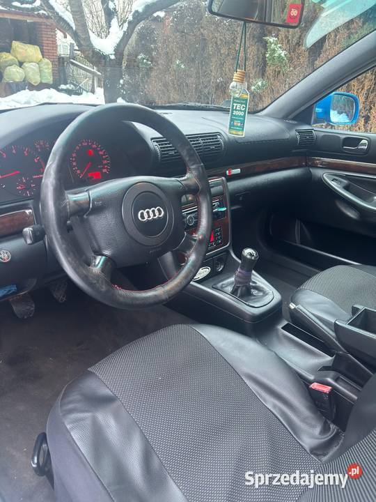 Audi A4 B5 18 bg welurowa tapicerka sprzedam