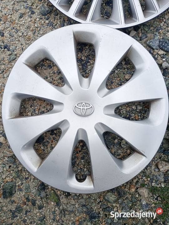 Dwa kołpaki 15 Toyota orginał używane plus dwa dolnośląskie