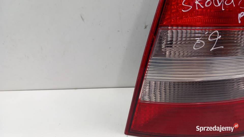 SKODA OCTAVIA II LIFT HB LAMPA TYŁ PRAWA osobowe wielkopolskie sprzedam