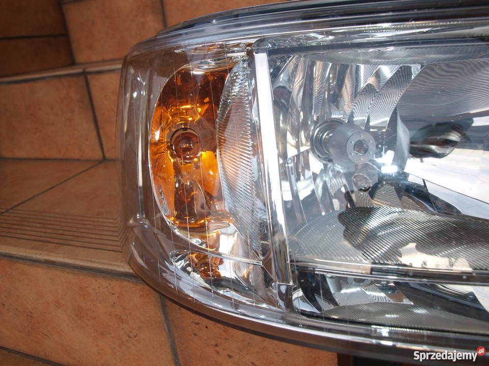 VW Transporter T5 lampa prawa przód 2003 2009r