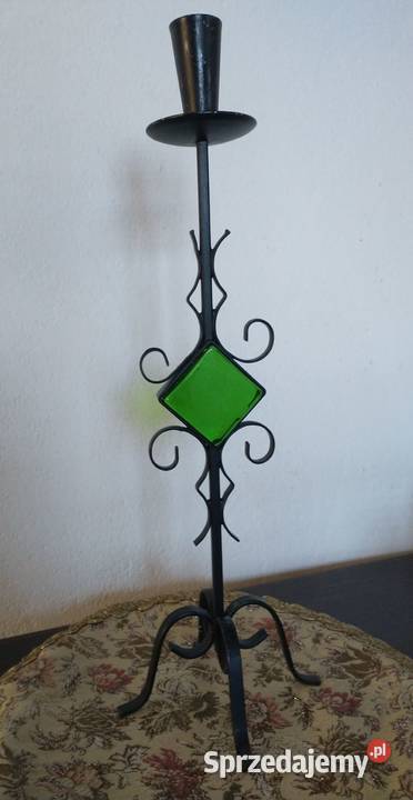 Metalowy kuty świecznik z ub wieku Świeczniki Krotoszyn