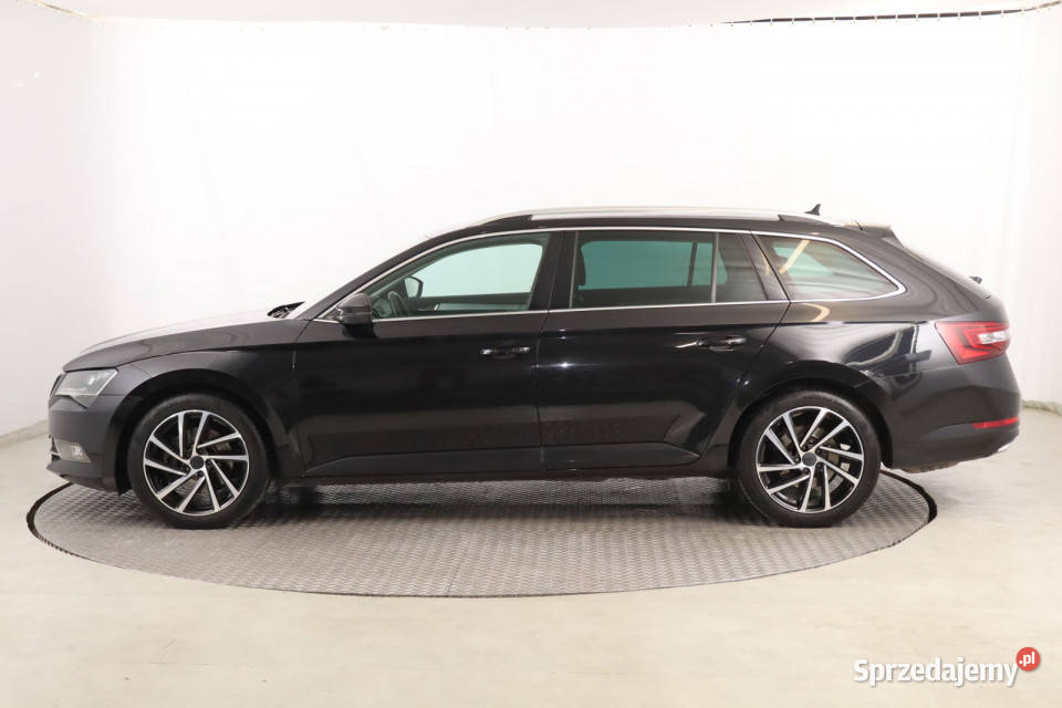 Skoda Superb 20 TDI nawigacja